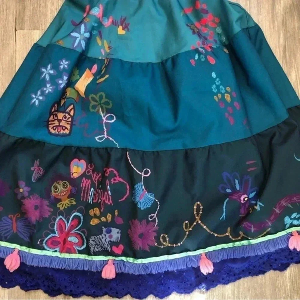 Authentic Disney Store‎ Size 9/10 Encanto Mirabel  Dress Costume, Pretend Play